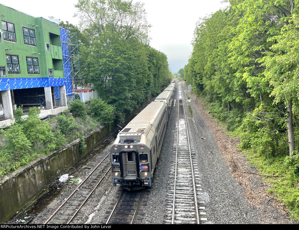 NJT Train # 1124 arriving into Kingsland Station with a Multilevel Set